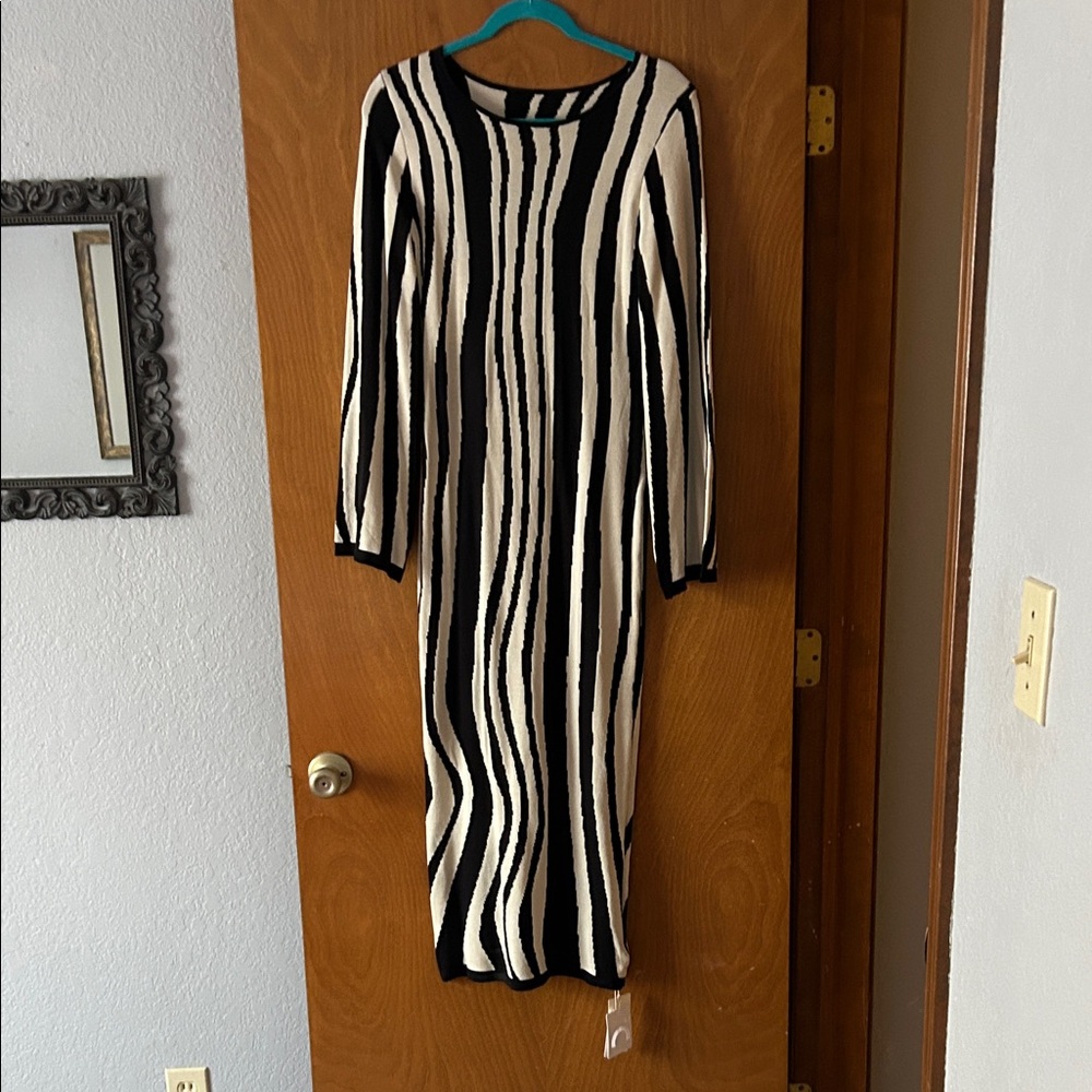 Commense Black and White Long Sleeve Dress